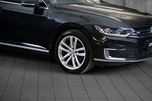 Volkswagen Passat 5 of 22