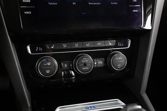Volkswagen Passat 17 of 22