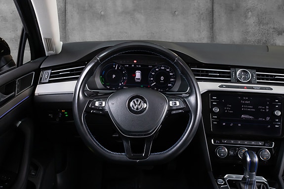 Volkswagen Passat 10 of 22