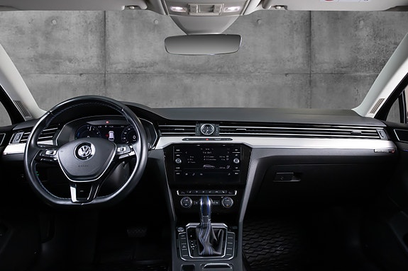 Volkswagen Passat 9 of 22