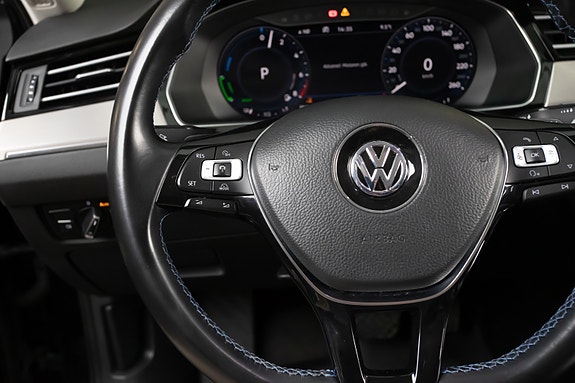 Volkswagen Passat 14 of 22