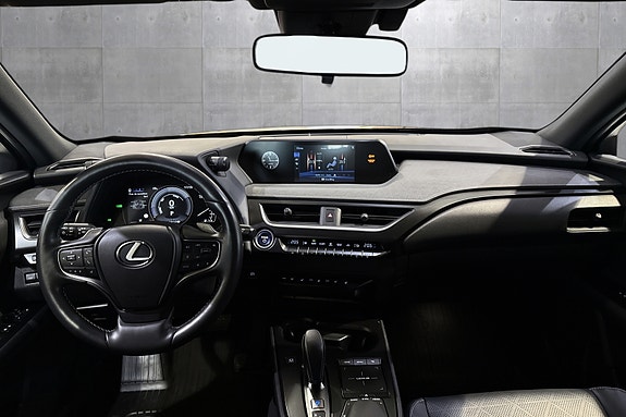 Lexus UX300e 9 of 22
