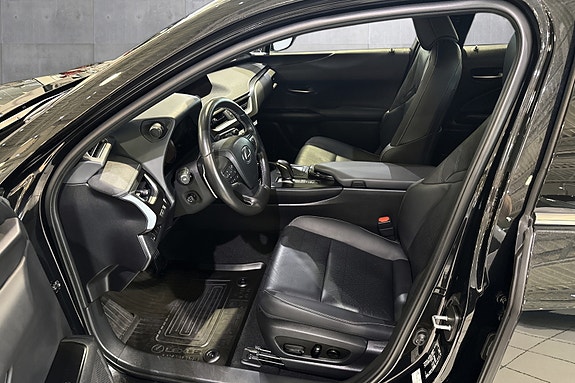 Lexus UX300e 10 of 22