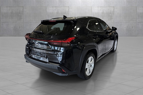 Lexus UX300e 5 of 22