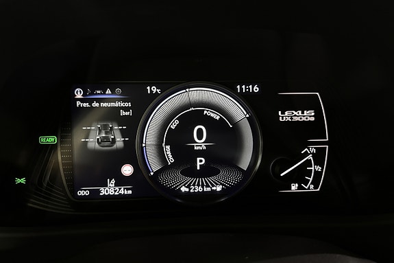 Lexus UX300e 12 of 22