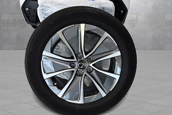Lexus UX300e 21 of 22