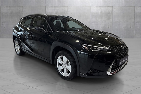 Lexus UX300e 7 of 22