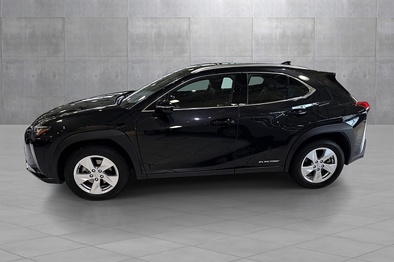 Lexus UX300e 2 of 22