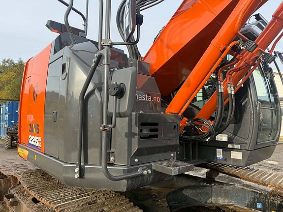 Hitachi ZX 225 US LC-6 7 of 20