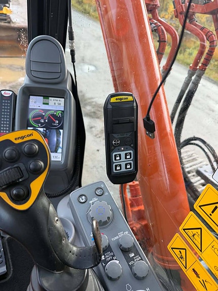 Hitachi ZX 225 US LC-6 19 of 20