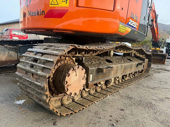 Hitachi ZX 225 US LC-6 6 of 20