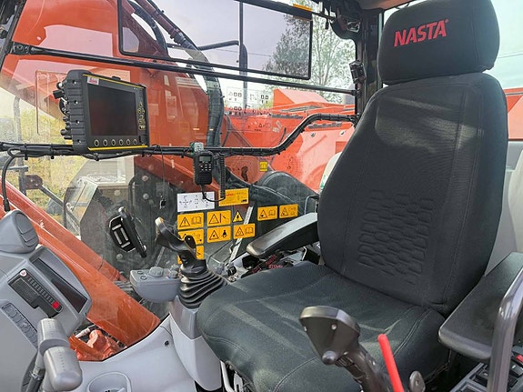 Hitachi ZX 225 US LC-6 16 of 20