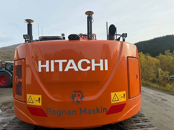 Hitachi ZX 225 US LC-6 4 of 20