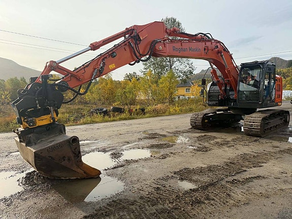 Hitachi ZX 225 US LC-6 10 of 20