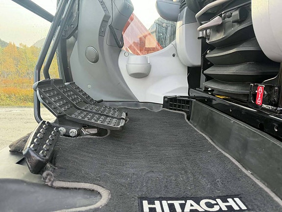 Hitachi ZX 225 US LC-6 15 of 20