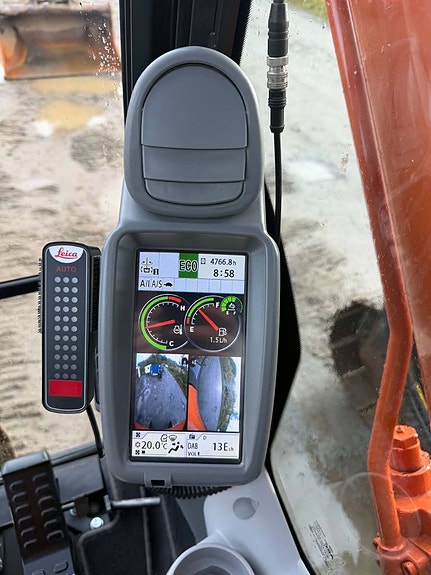 Hitachi ZX 225 US LC-6 13 of 20