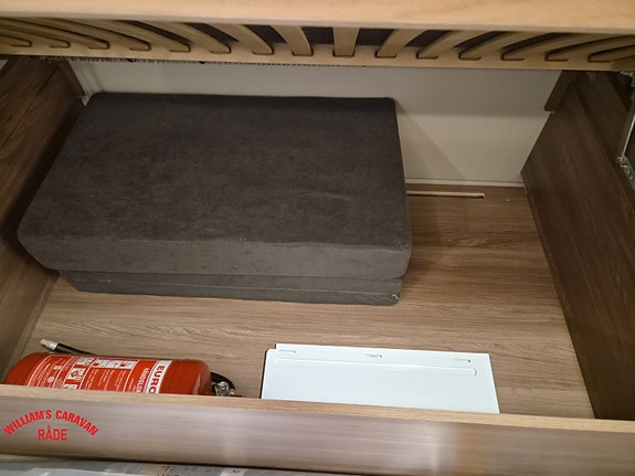 Knaus Scandinavian Selection 590 UE | Enkle senger | Romslig rundsitter 25 of 25