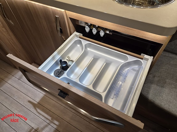 Knaus Scandinavian Selection 590 UE | Enkle senger | Romslig rundsitter 14 of 25