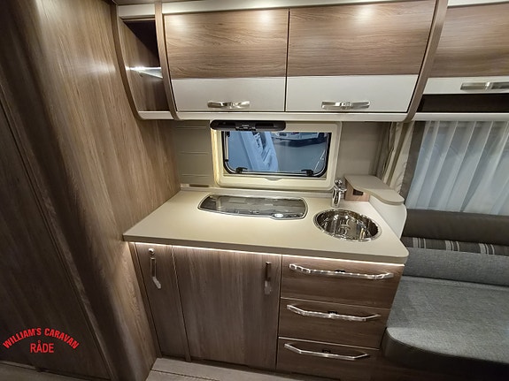 Knaus Scandinavian Selection 590 UE | Enkle senger | Romslig rundsitter 13 of 25