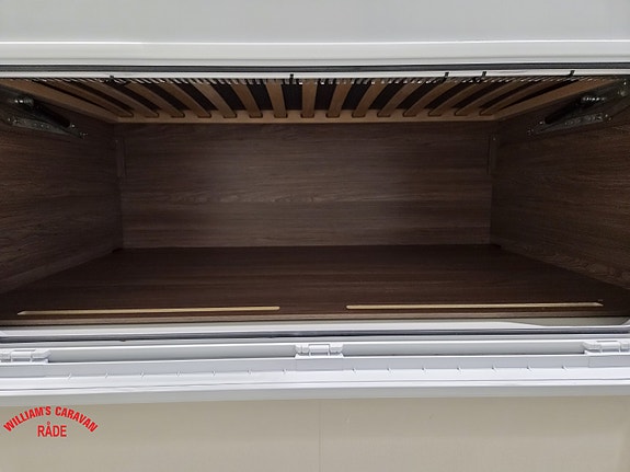 Knaus Scandinavian Selection 590 UE | Enkle senger | Romslig rundsitter 6 of 25