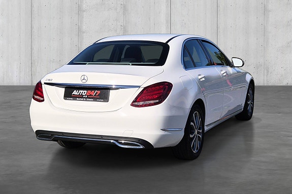 Mercedes-Benz C180 11 of 30