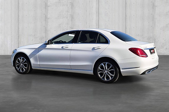 Mercedes-Benz C180 9 of 30