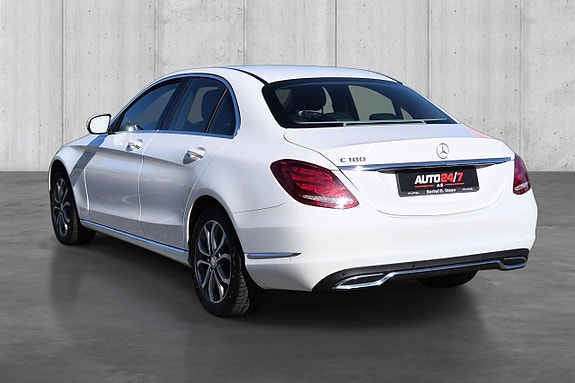 Mercedes-Benz C180 10 of 30