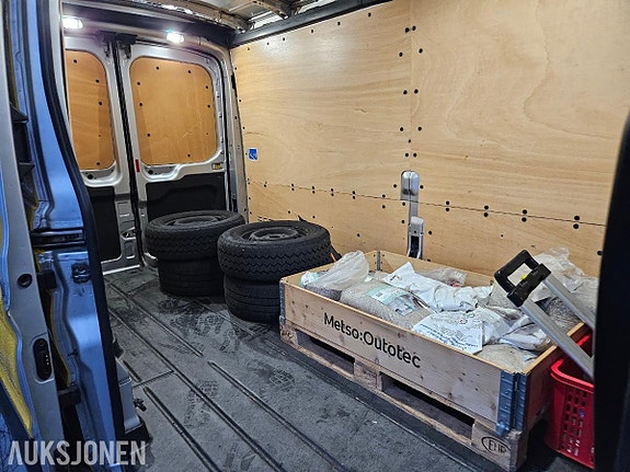 Ford Transit 13 of 15