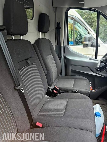Ford Transit 10 of 15