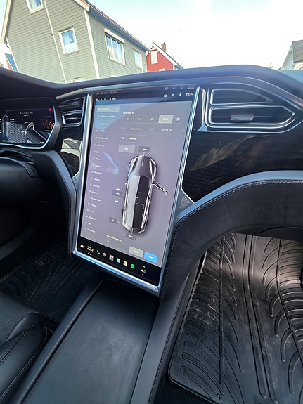 Tesla Model S 11 of 17