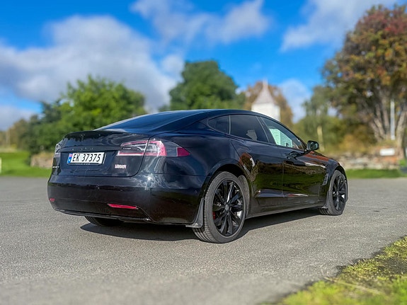 Tesla Model S 3 of 17