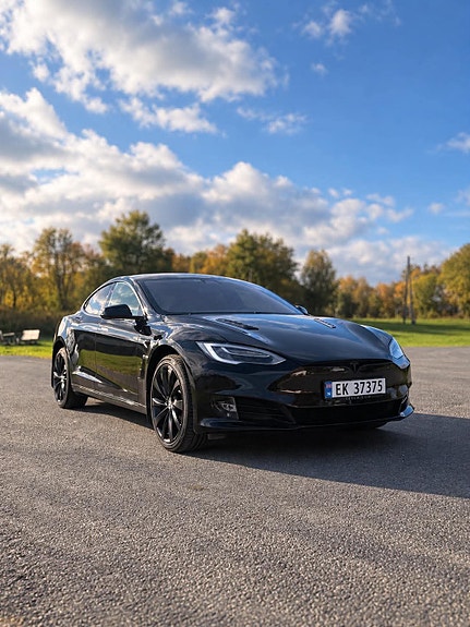 Tesla Model S 8 of 17