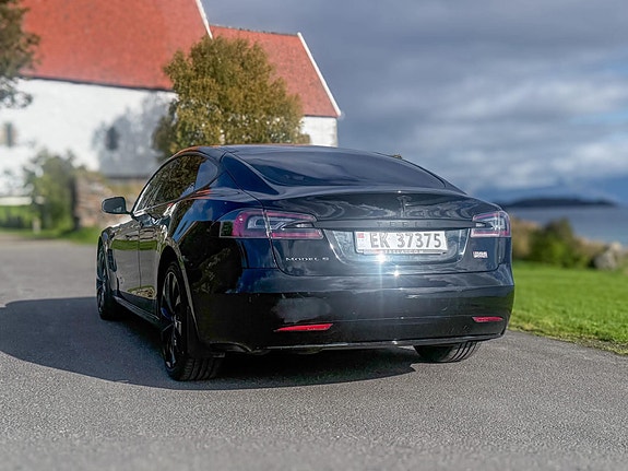 Tesla Model S 4 of 17