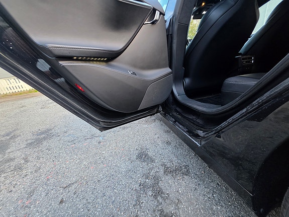 Tesla Model S 15 of 17