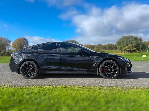Tesla Model S 2 of 17