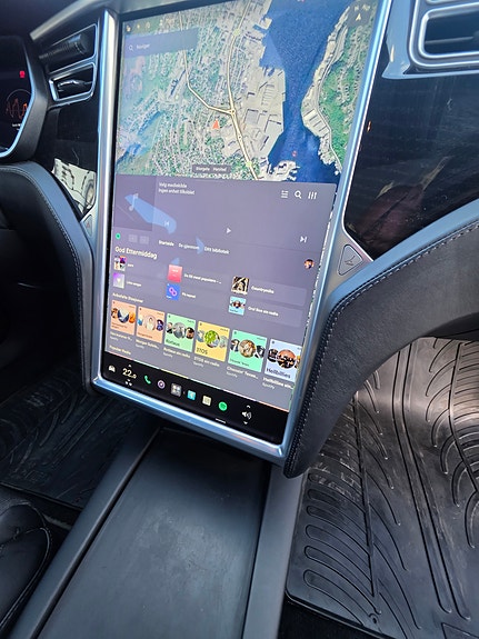 Tesla Model S 10 of 17