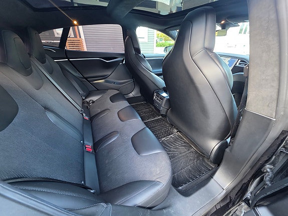 Tesla Model S 13 of 17