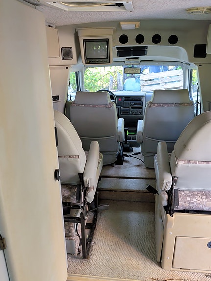 Volkswagen winebago rialta 2 of 13