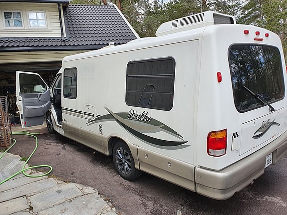 Volkswagen winebago rialta 4 of 13