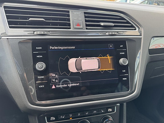 Volkswagen Tiguan 13 of 18