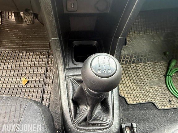 Suzuki Swift 25 of 30