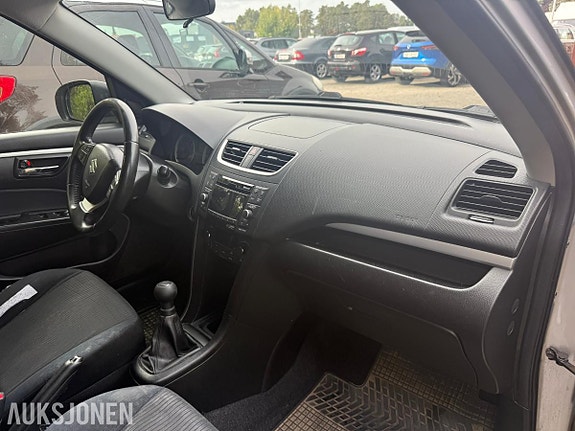 Suzuki Swift 19 of 30