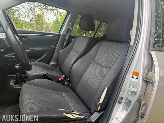 Suzuki Swift 14 of 30