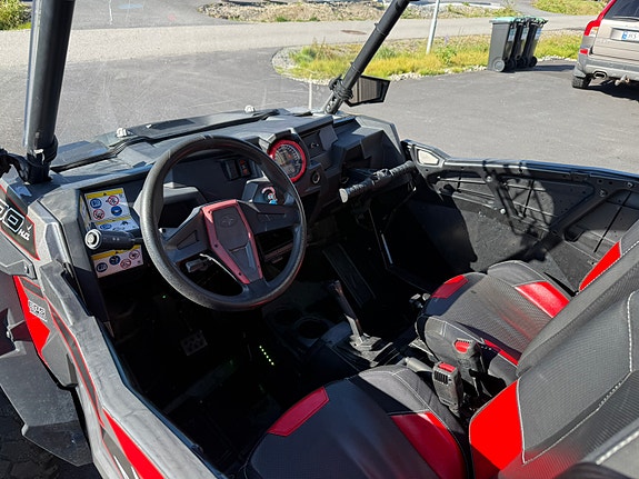 Polaris RZR XP 1000 9 of 9