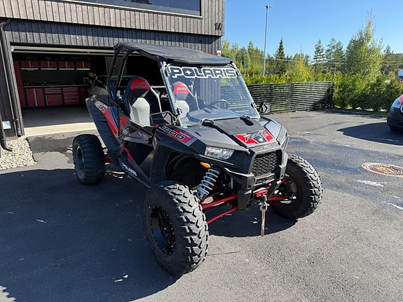 Polaris RZR XP 1000 7 of 9