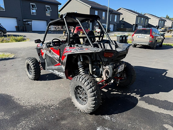 Polaris RZR XP 1000 3 of 9