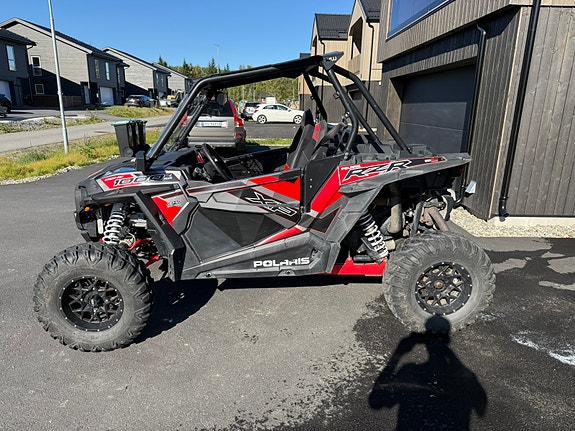 Polaris RZR XP 1000 2 of 9