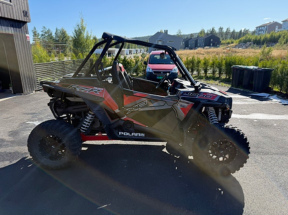 Polaris RZR XP 1000 6 of 9