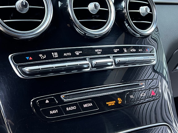 Mercedes-Benz GLC350 e 24 of 30