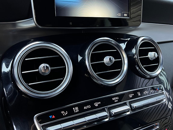 Mercedes-Benz GLC350 e 23 of 30